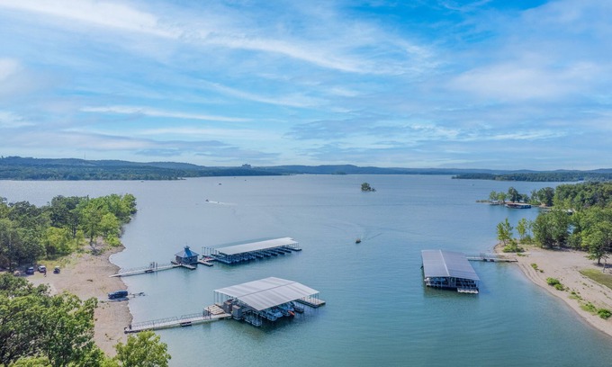 Indian Point House | Gorgeous Vacation Home 2Min to Silver Dollar City - Indian Point (L156/48)