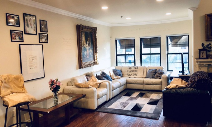 Studio City Condo | Gorgeous Villa style Condo by Universal Studios, Farmers Market, & Ventura Shops