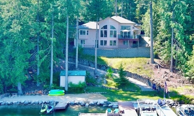 Priest River House | Gorgeous Waterfront Pend Oreille River -Lake Pend Oreille