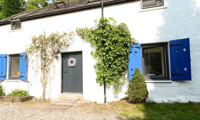 Spean Bridge Cottage | GORRIE'S LAIR, family friendly, with open fire in Spean Bridge