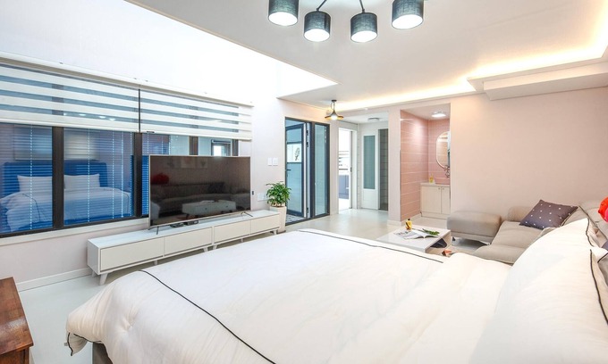 Sokcho House | Gosung Shalala Private Pool & Spa Villa