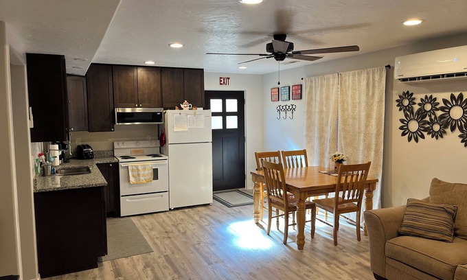 Hurricane Apartment | Gould’s Hideaway off street parking, close to Sand Hollow, Quail & Zion.