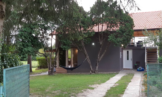 Lekenik House | Green retreat kuća uz rijeku za savršeni odmor