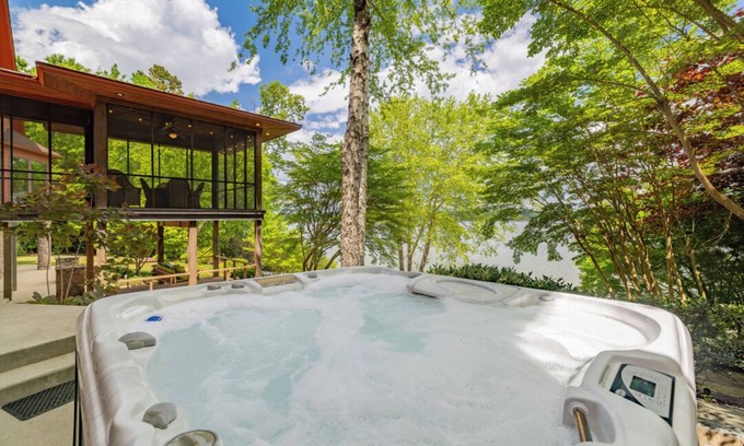 Clarksville House | Graceland