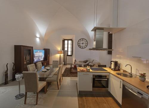Santiago Apartment | Gran Palacio Muñoz Chaves Cáceres