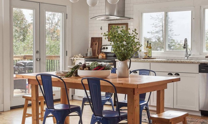 Waupoos House | Gran Roble - Charming Countryside Retreat