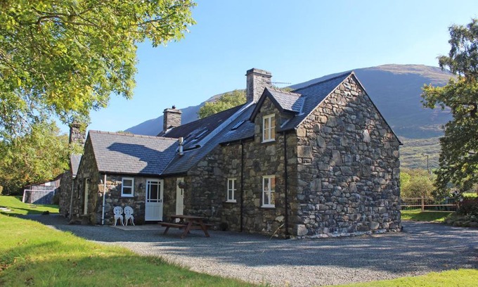 Tywyn House | Granar Gynolwyn