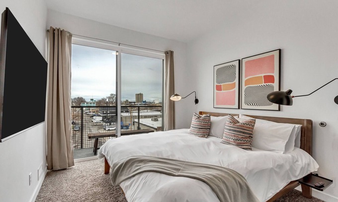 People's Freeway Apartment | Granary SLC King Penthouse+CoWorking Space