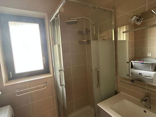 Besse-et-Saint-Anastaise Apartment | Grand 3 pièces avec vue sur pistes et lac à Besse - FR-1-814-129