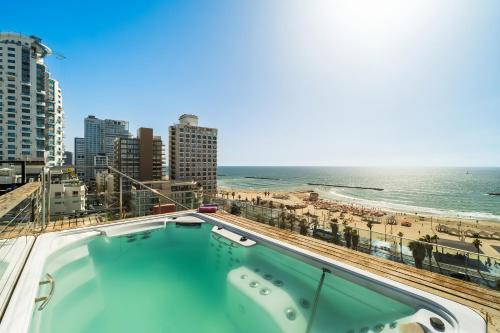 Tel Aviv Promenade Apartment | Grand 3BR Beachfront Apartment