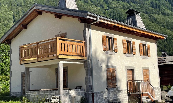 Les Praz-de-Chamonix Apartment | Grand Appartement Entièrement Rénové, au 1er Étage D'un Chalet Individuel