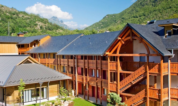 Ax-les-Thermes Condo | Grand Appartement | Parking + ski !