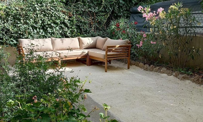 Route d'Arles Apartment | Grand appartement, 2 chambres et jardin