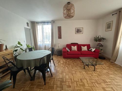 Saint-Fargeau Apartment | Grand appartement 2 pièces dans le 20ème à Paris