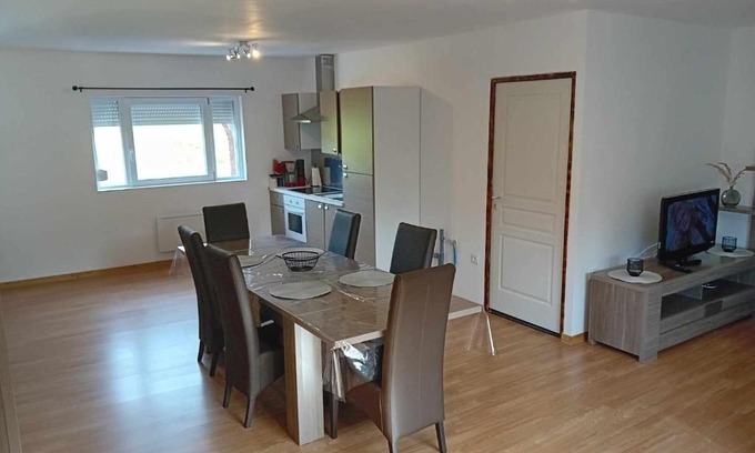 Wignehies Apartment | Grand appartement avec terrasse