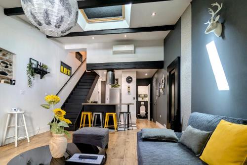 Saint-Cyprien Apartment | Grand duplex - Parking privé - Centre - Calme