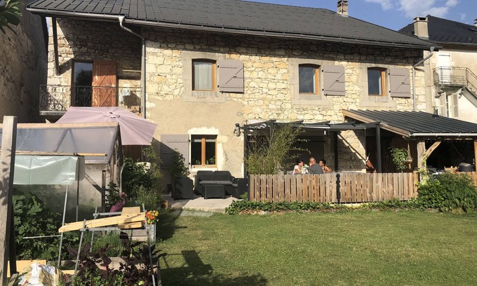 Hotonnes House | Grand Gîte Nature - Plateau du Retord - 8 Personnes