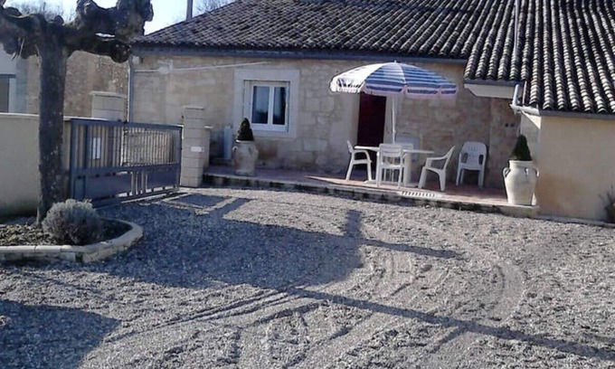 Sainte-Colombe House | Grand Gite both grindstones