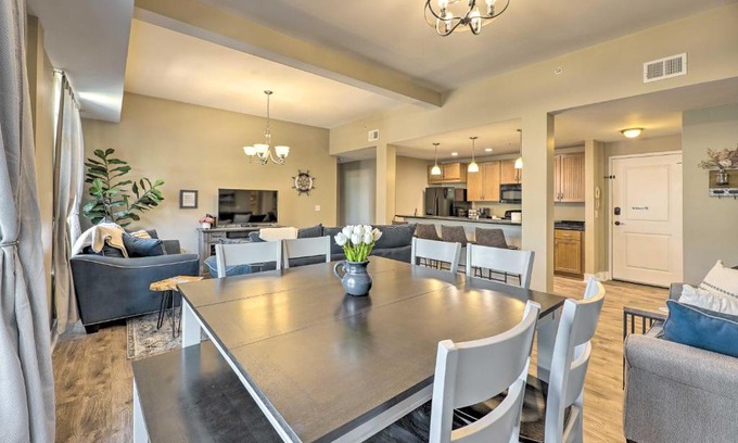 Grand Haven Apartment | Grand Haven Condo - Walk to Nearby Hot Spots!