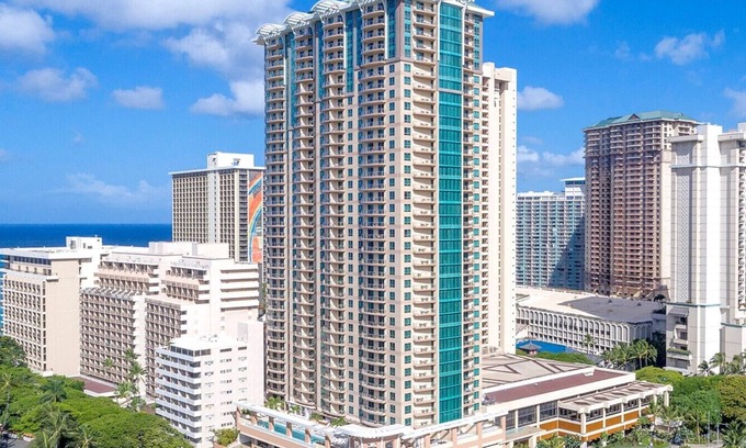 Waikiki Apartment | Grand Islander – 2 Bedroom OceanView