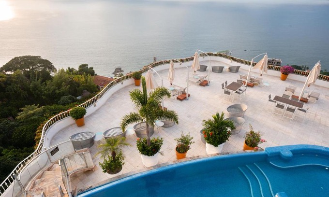 Conchas Chinas Resort | Grand Miramar All Luxury Suites & Residences
