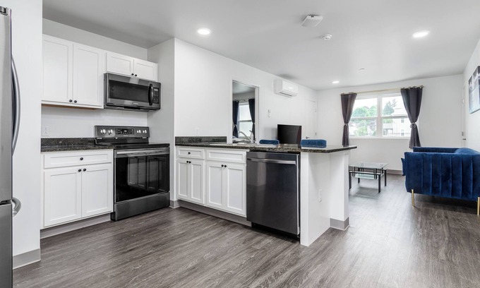 Johnson City House | Grand Monarch! Luxury Boutique Living! Best for Extended Stays.