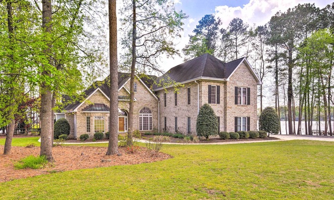 Mount Gilead Villa | Grand Mt Gilead Villa on Lake Tillery w/Dock