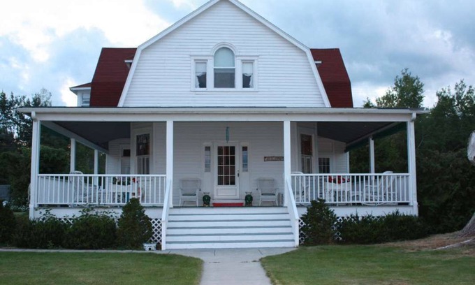 Oden House | Grand Old Cottage