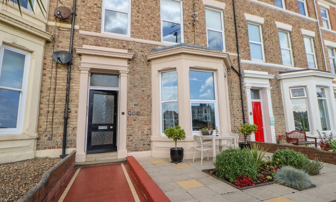 Tynemouth Cottage | GRAND SEA VIEW, romantic, character holiday cottage in Tynemouth