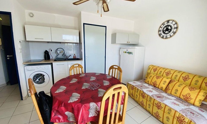 Le Grand Travers Apartment | Grand travers, T3, Air-conditioned, Parking, Beach 150m.