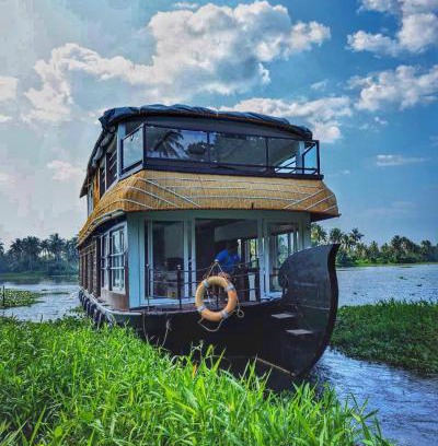 Kumarakom Boat Rental | Grand Villa Houseboat