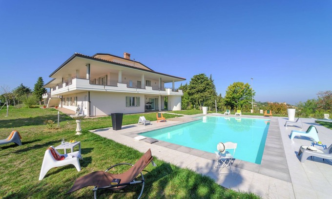 Tavullia Villa | Grand Villa in Tavullia