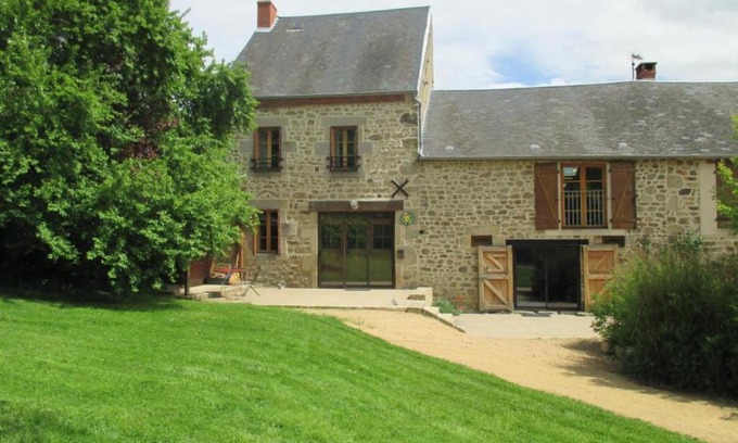 Marcillat-en-Combraille House | Grande maison en pierres avec jardin clos, proche des stations thermales et des Volcans d'Auvergne - FR-1-489-198
