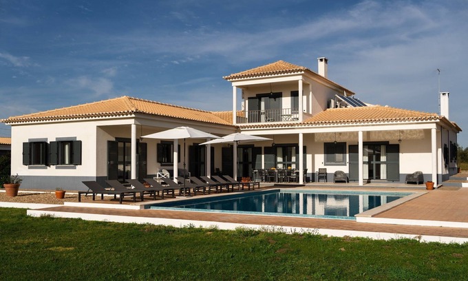 Cajados Villa | Grande Setubal Villa | 5 Bedrooms |.