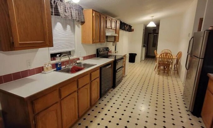 New Eucha House | Grandma's house is roomy inside and out. You'll feel right at home.