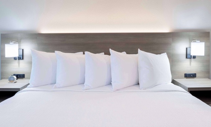 Johnston Hotel | GrandStay Hotel & Suites