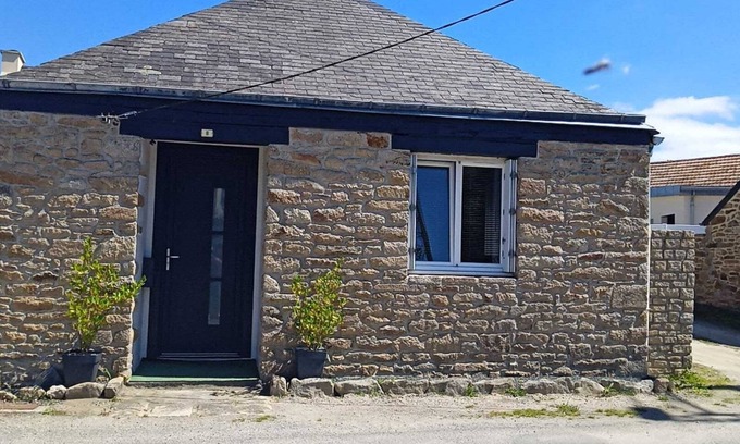 Ploudalmezeau House | Grange Bretonne Rénovée - 7 Pers - 2 Chambres. Port a 200m