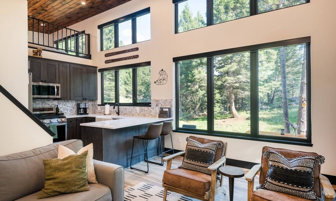 Philipsburg Cabin | Granite Moose Hideaway