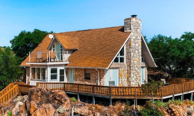 Buchanan Dam House | Granite Peak Vista - Inks Lake