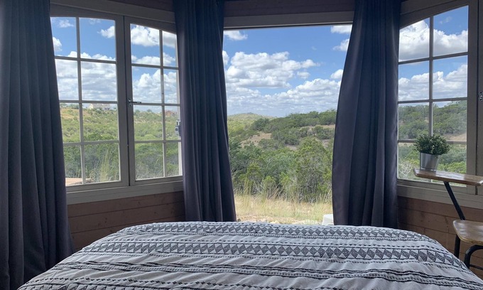 Dripping Springs Cabin | Gratitude Cabin @ 13 Acres-Yoga/Hike/Meditate