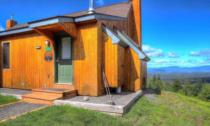 Rangeley Condo | Gray Fox 17 - Wonderful 3 bedroom ski in/ski out condo at Saddleback!
