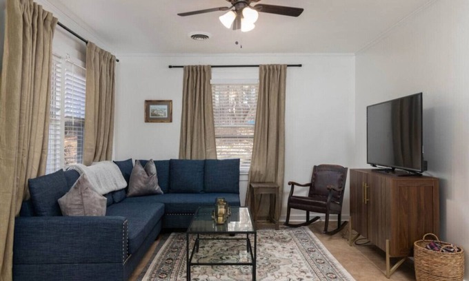 Oxford House | Grayson Cottage Near Oxford Square