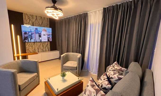 Punal Apartment | Great Modern In Santiago w Pool-Elevator