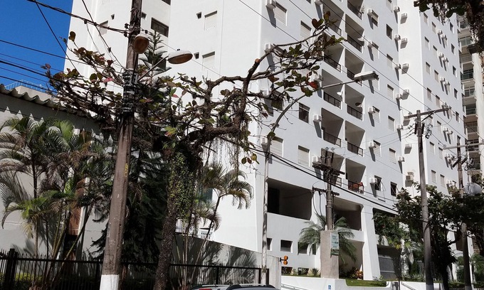 Pitangueiras Apartment | GREAT APARTMENT WITH AIR, BLOCK FROM PITANGUEIRAS BEACH