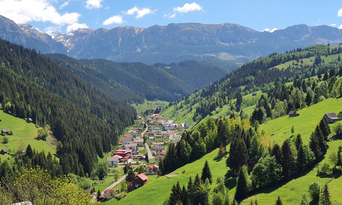 Moeciu de Sus Ski Chalet | Great base for outdoors at the foot of the Carpathians, the Bucegi Natural Park