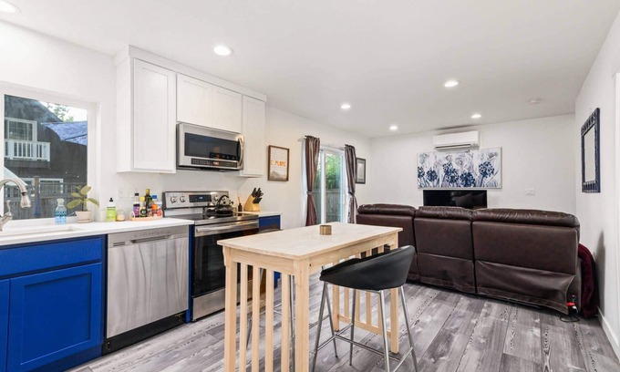 Sellwood-Moreland House | Great Deals on Summer Stays!