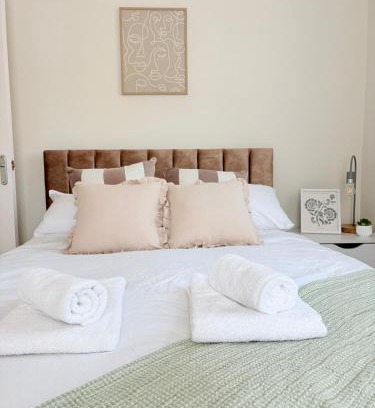 Corby House | Great for Contractors Newly refurbed with Parking long stay discounts