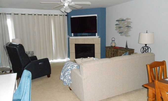 Lake of the Ozarks Condo | Great location by land or water