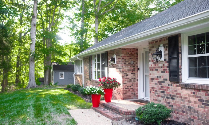 Central Newport News House | Great location, country living in the city. Close distance to Williamsburg