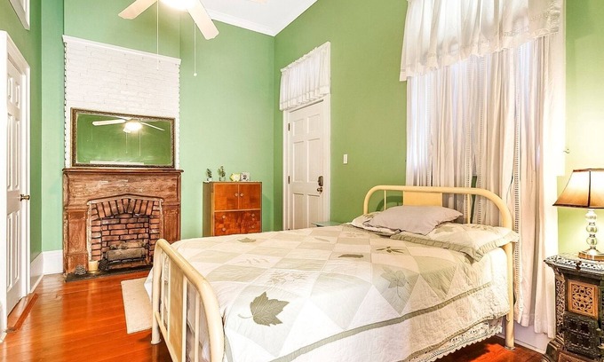 Faubourg Marigny Apartment | Great location in the historic Marigny area